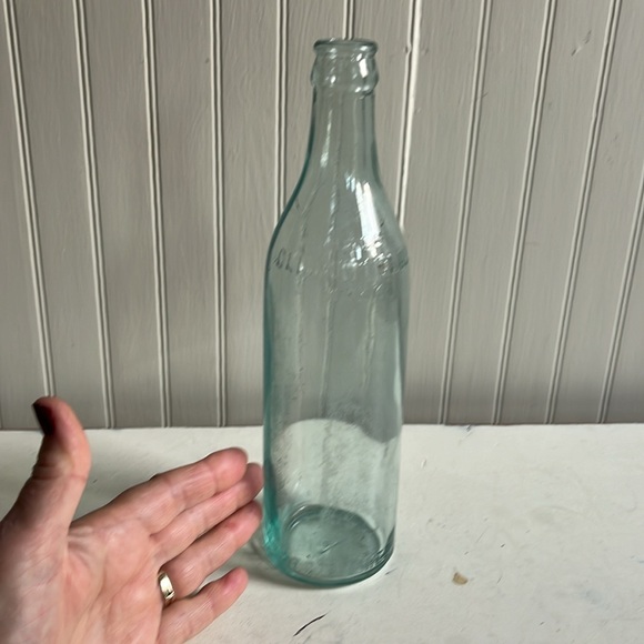 VINTAGE CLICQUOT CLUB TRADE MARK SODA BOTTLE Aqua Embossed Blue Green Glass - Picture 2 of 13